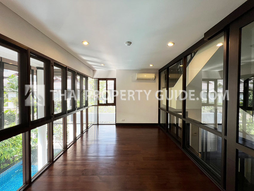 House with Private Pool in Sukhumvit 