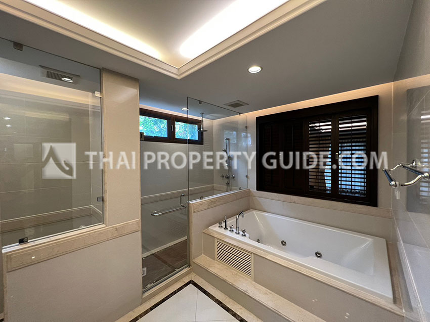 House with Private Pool in Sukhumvit 