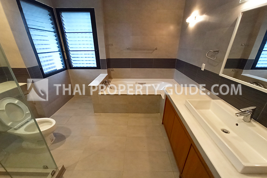 House with Private Pool in Sukhumvit 