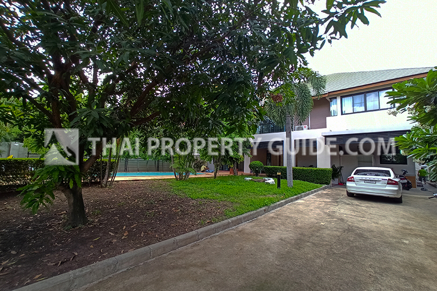 House with Private Pool in Sukhumvit 
