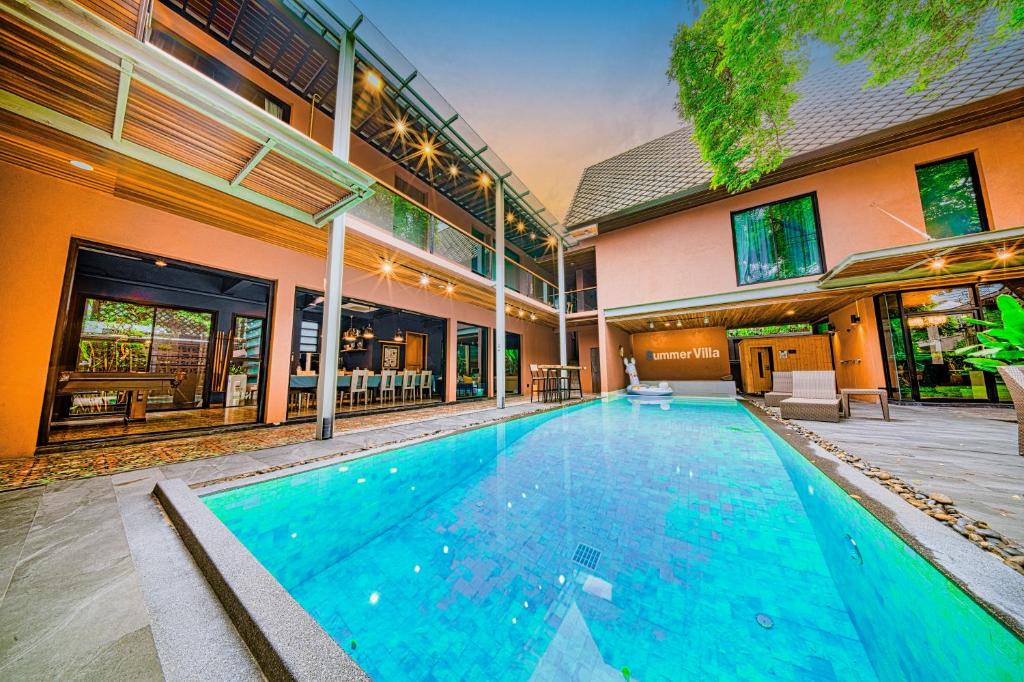 House with Private Pool in Sukhumvit 