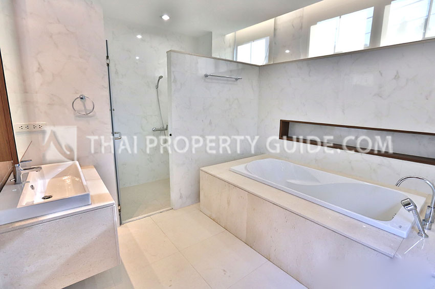 House with Private Pool in Sukhumvit 
