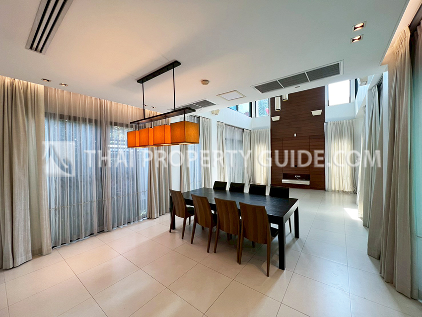 House with Private Pool in Sukhumvit 