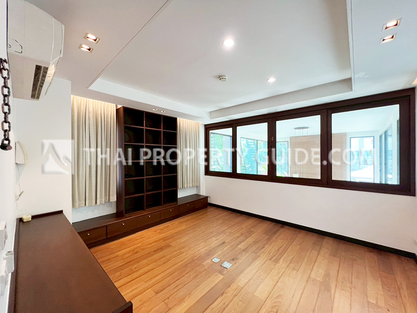House with Private Pool in Sukhumvit 