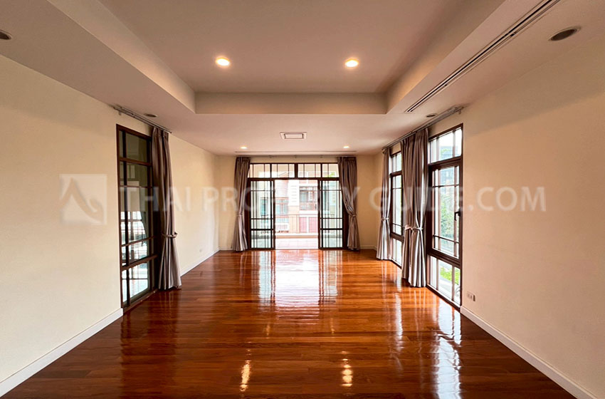 House with Private Pool in Sukhumvit 