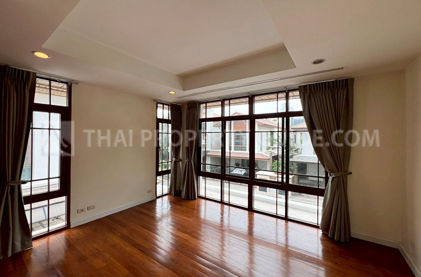House with Private Pool in Sukhumvit 