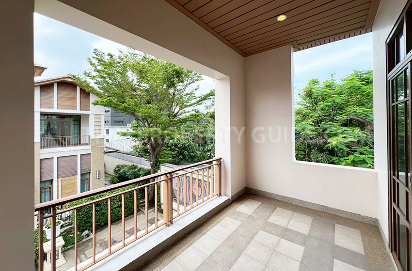 House with Private Pool in Sukhumvit 