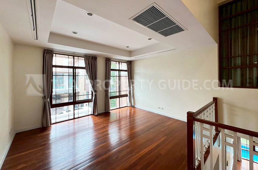 House with Private Pool in Sukhumvit 