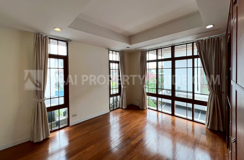 House with Private Pool in Sukhumvit 