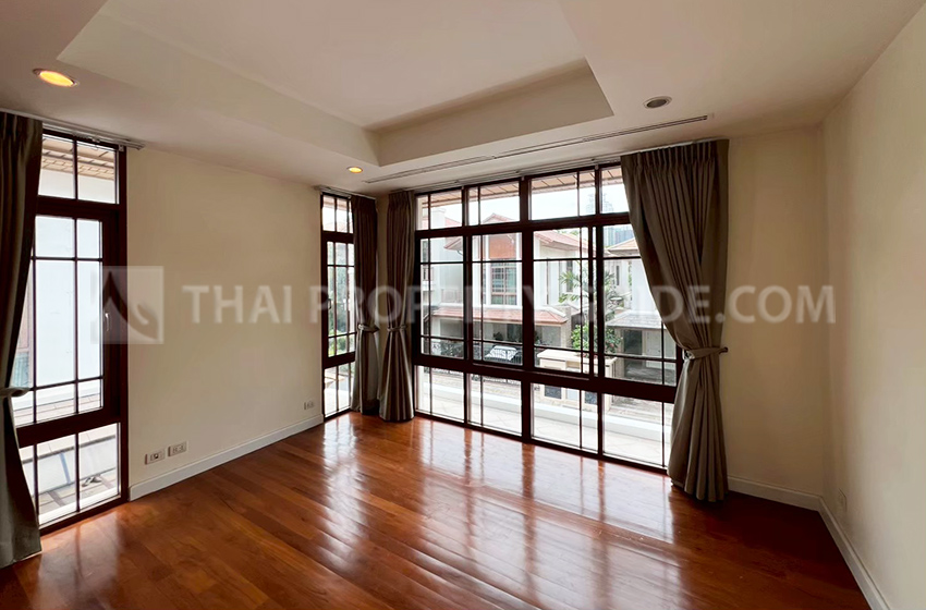 House with Private Pool in Sukhumvit 