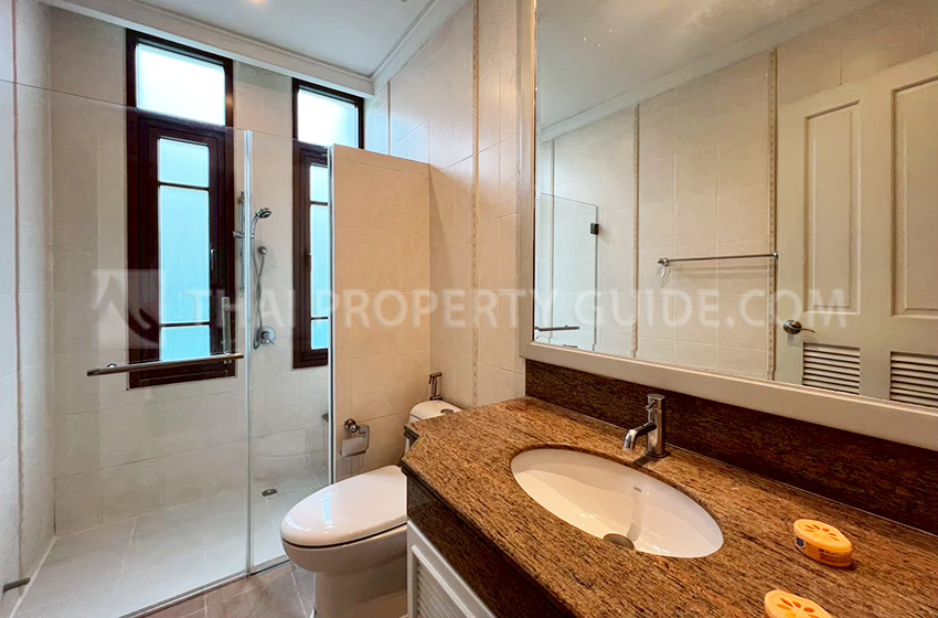 House with Private Pool in Sukhumvit 
