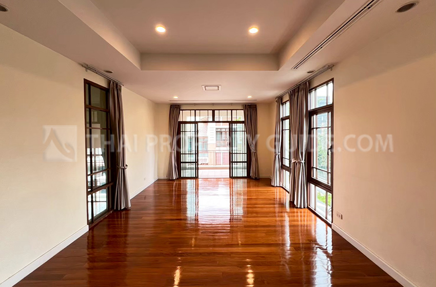 House with Private Pool in Sukhumvit 