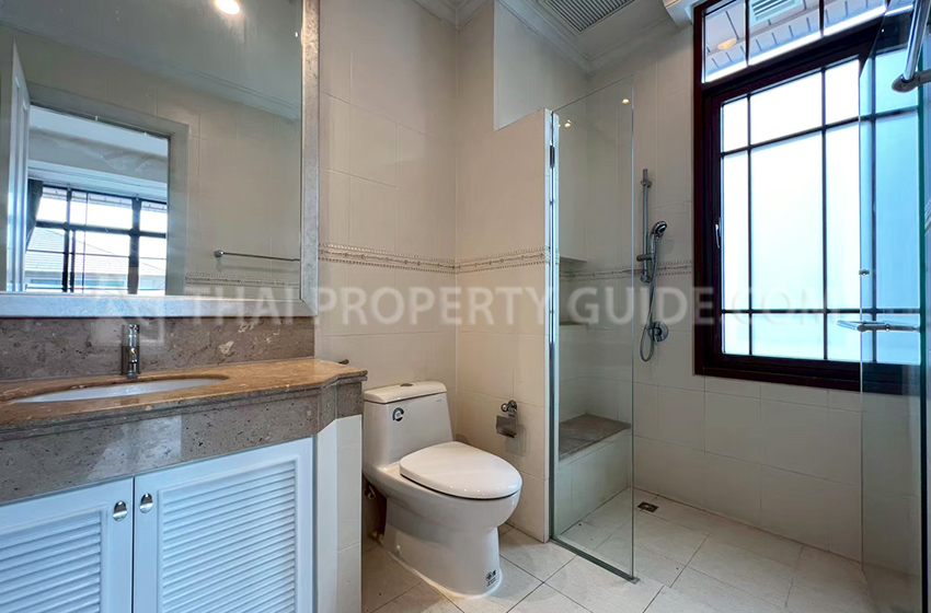 House with Private Pool in Sukhumvit 