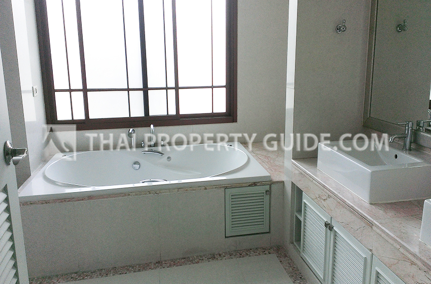 House with Private Pool in Sukhumvit 