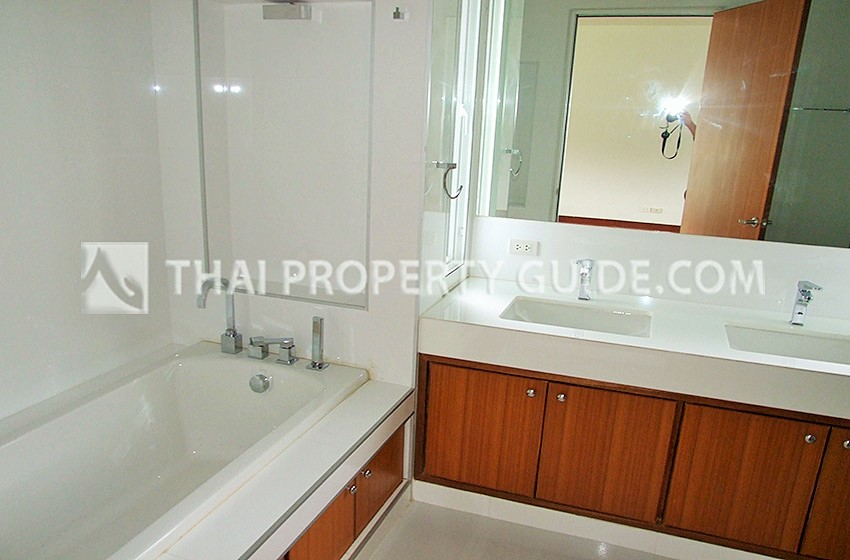 House with Private Pool in Sukhumvit 