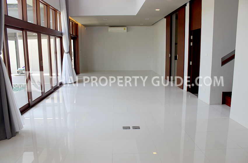 House with Private Pool in Sukhumvit 