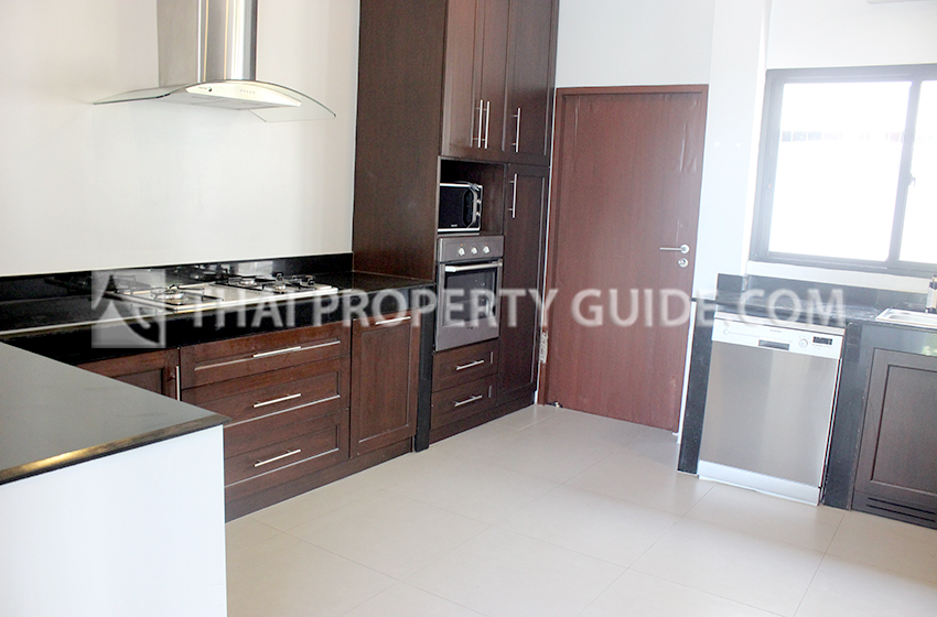 House with Private Pool in Sukhumvit 