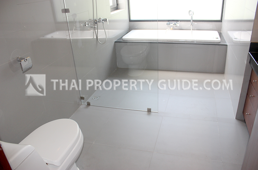House with Private Pool in Sukhumvit 