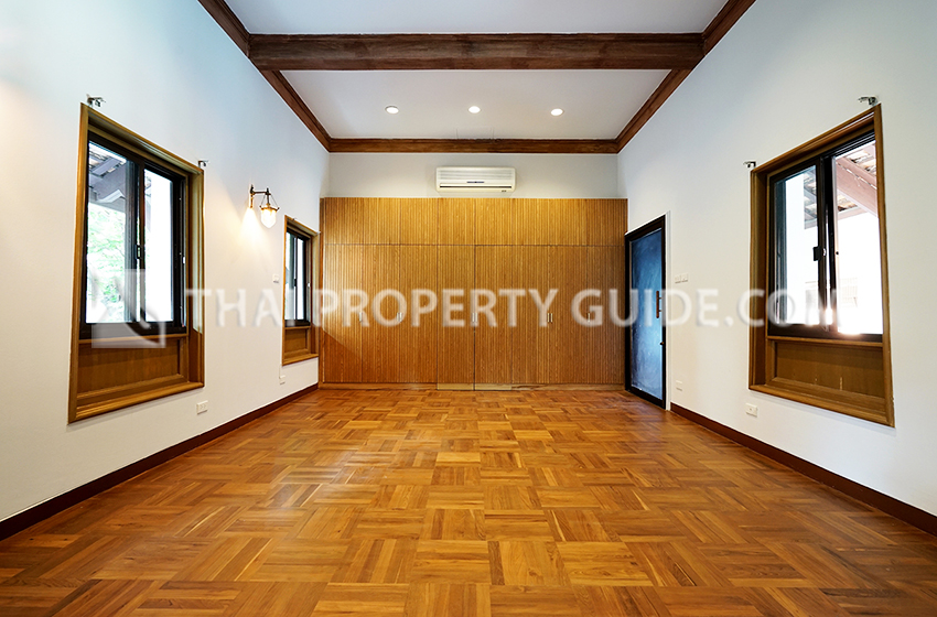 House with Private Pool in Sukhumvit 