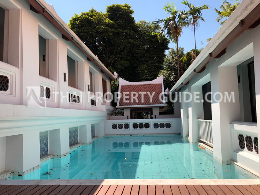 House with Private Pool in Sukhumvit 