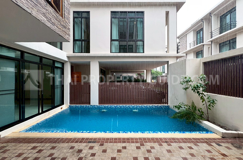 House with Private Pool in Sukhumvit 