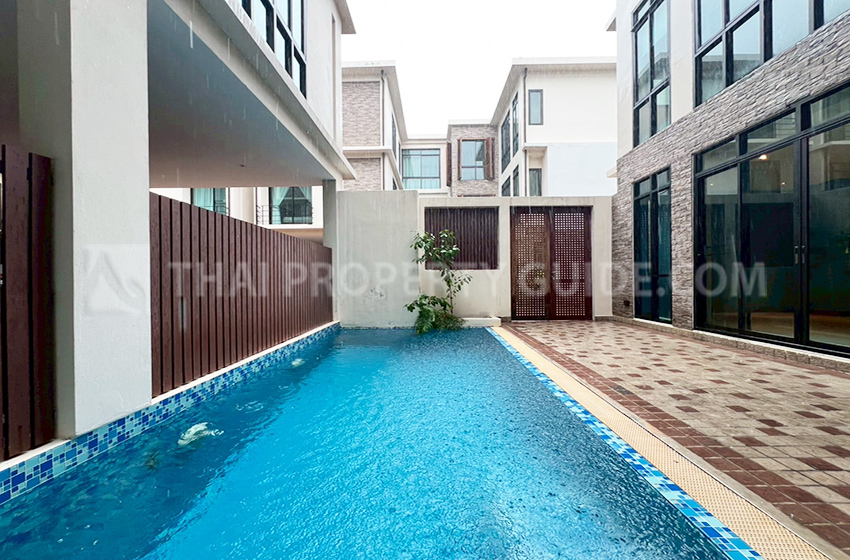 House with Private Pool in Sukhumvit 