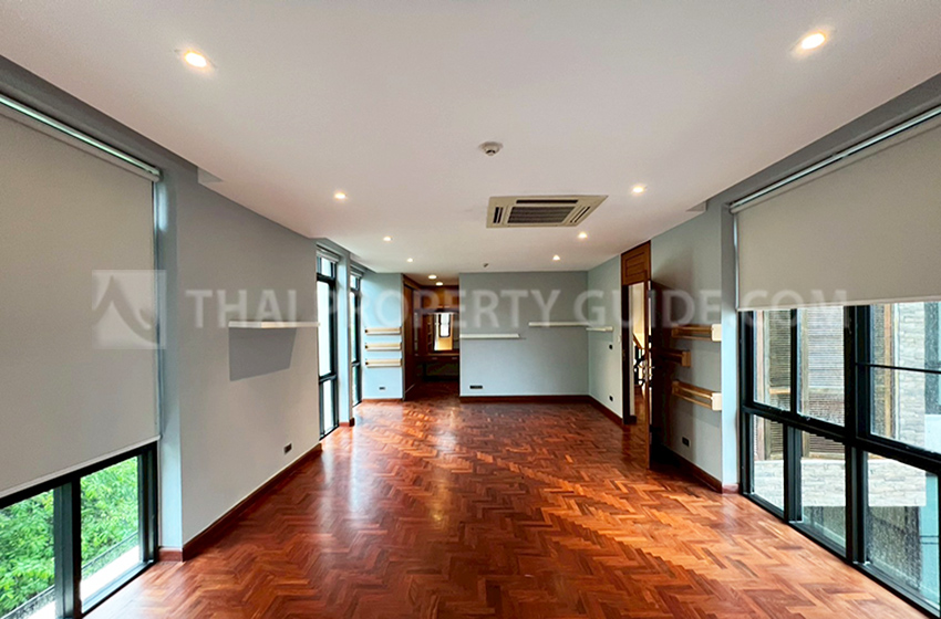 House with Private Pool in Sukhumvit 