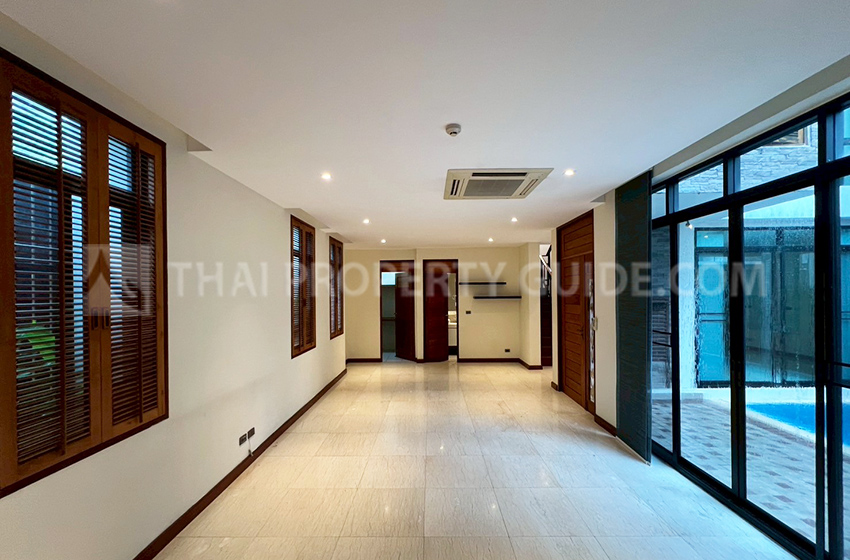 House with Private Pool in Sukhumvit 