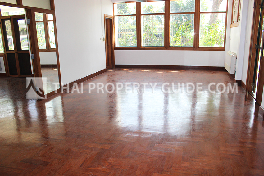 House with Private Pool in Sukhumvit 