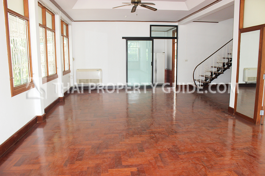 House with Private Pool in Sukhumvit 