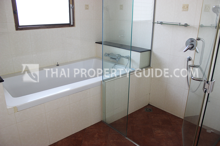 House with Private Pool in Sukhumvit 