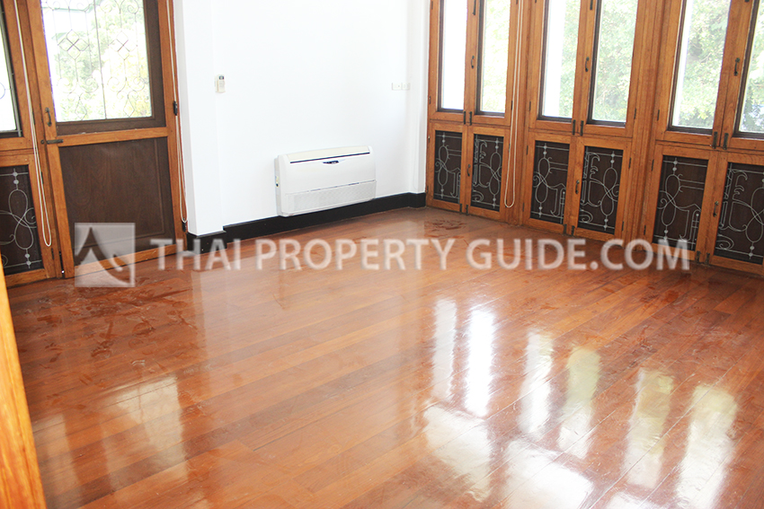 House with Private Pool in Sukhumvit 