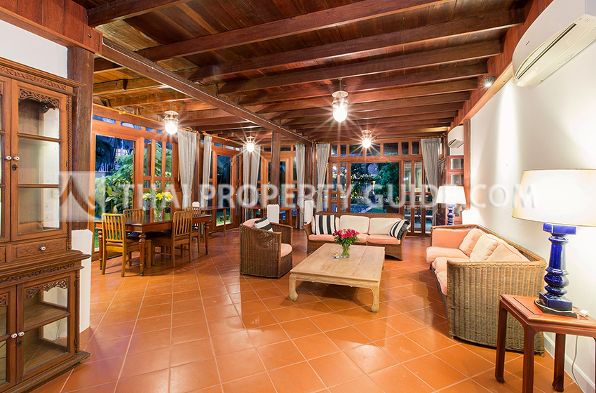 House with Private Pool in Sukhumvit 