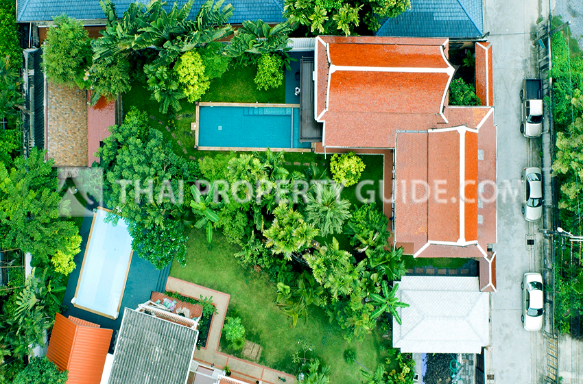 House with Private Pool in Sukhumvit 
