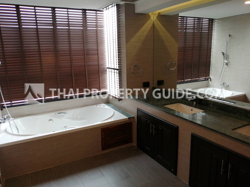 House with Private Pool in Sukhumvit 