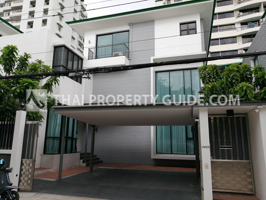 House with Private Pool in Sukhumvit 