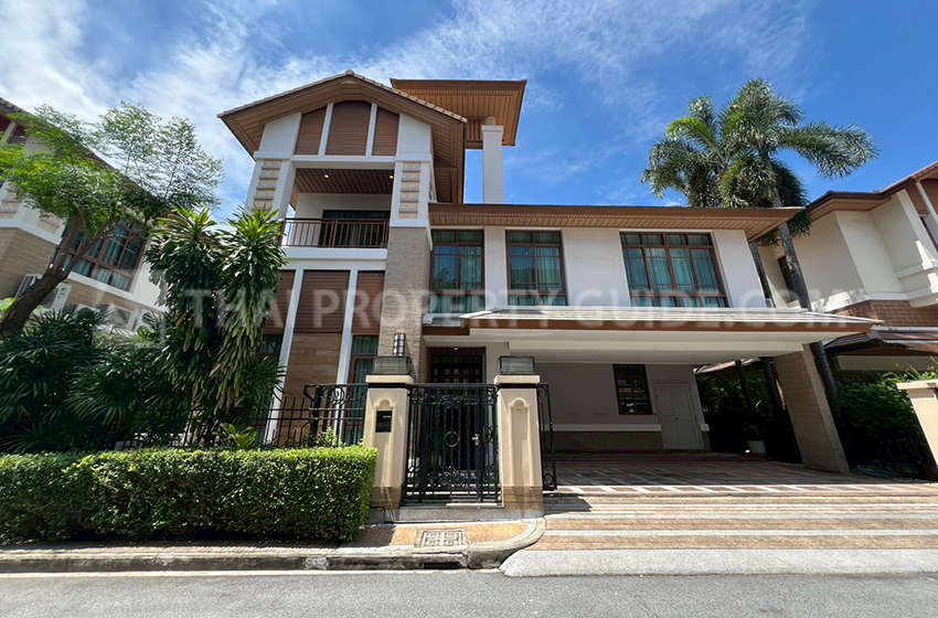 House with Private Pool in Sukhumvit