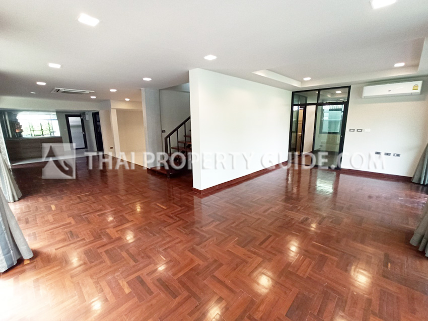 House with Private Pool in Sukhumvit 