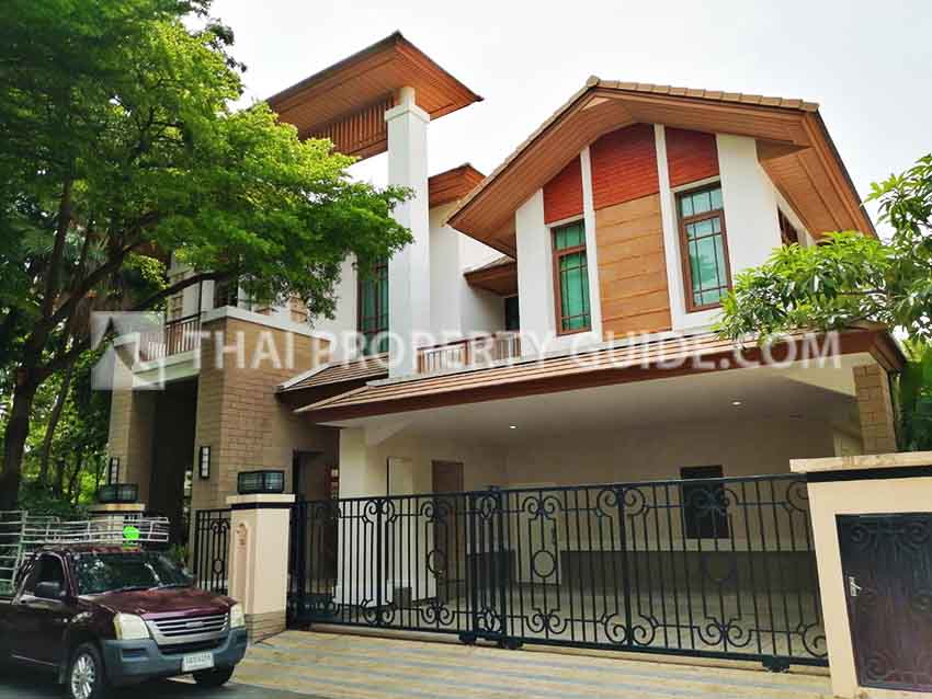 House with Private Pool in Sukhumvit 