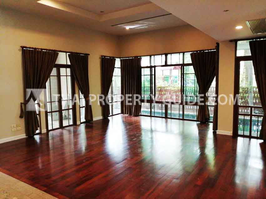 House with Private Pool in Sukhumvit 