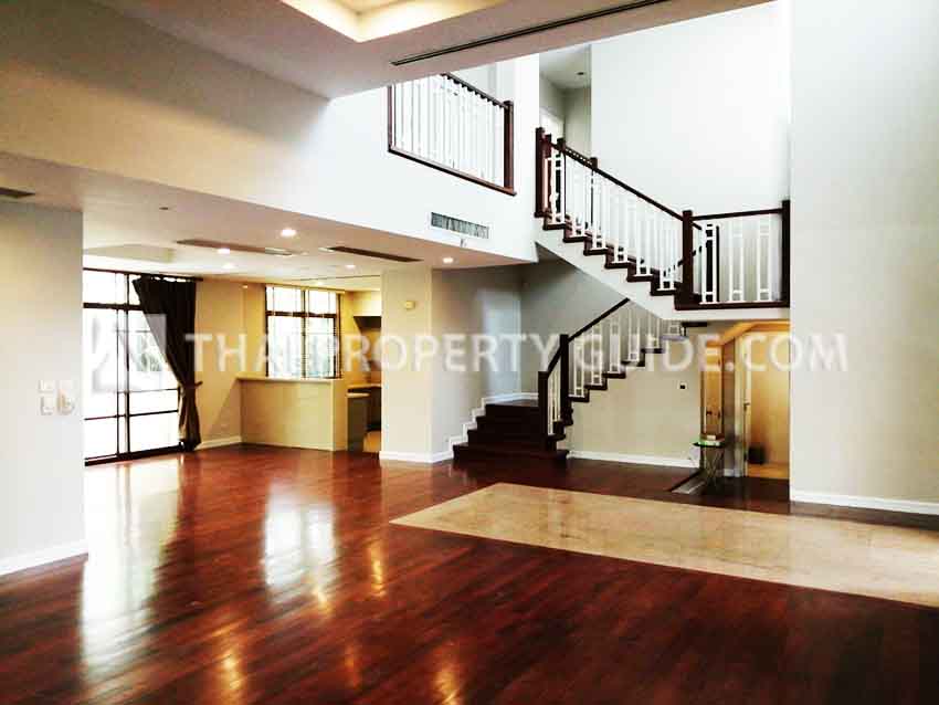 House with Private Pool in Sukhumvit 