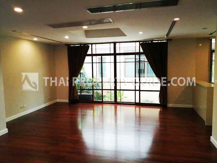 House with Private Pool in Sukhumvit 