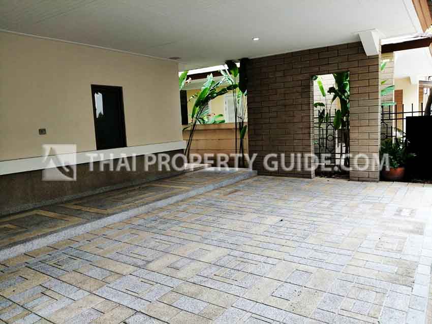 House with Private Pool in Sukhumvit 