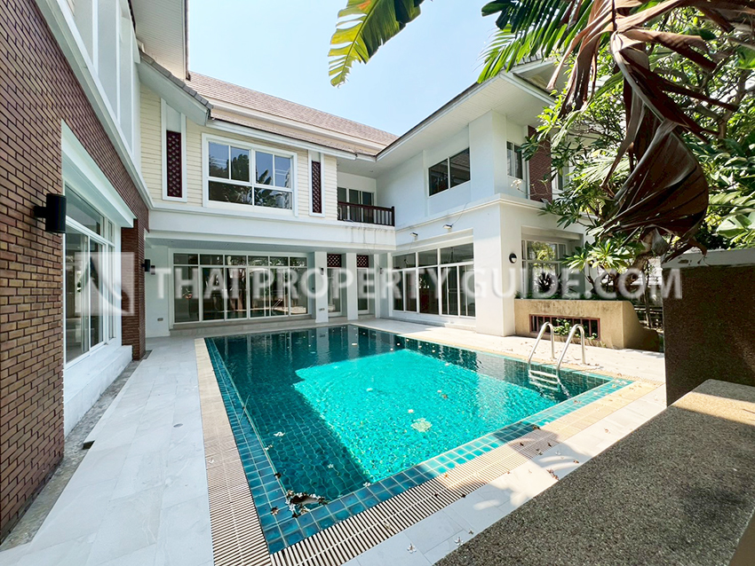 House with Private Pool in Sukhumvit 