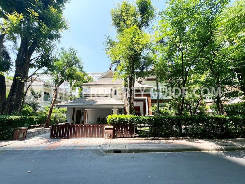 House with Private Pool in Sukhumvit 