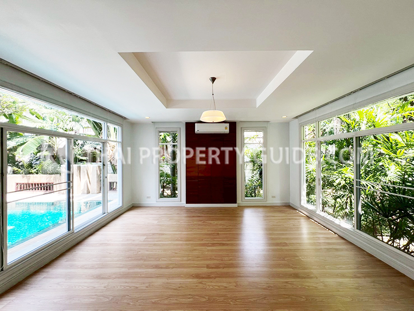 House with Private Pool in Sukhumvit 