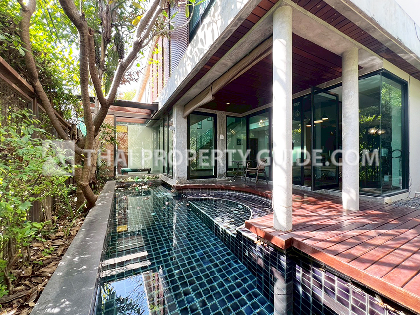 House with Private Pool in Sukhumvit 