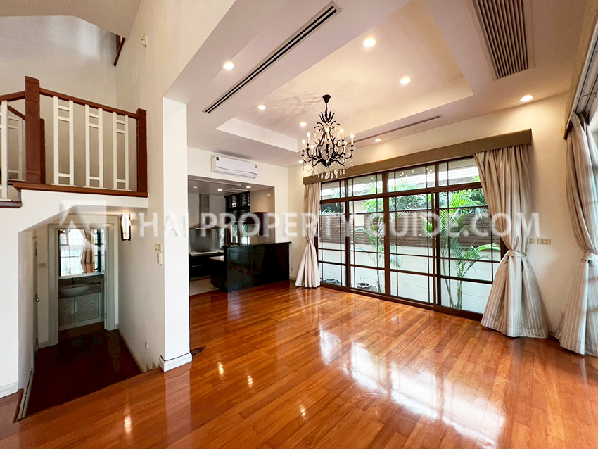 House with Private Pool in Sukhumvit 