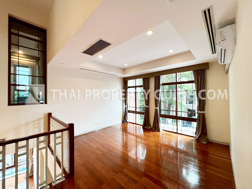 House with Private Pool in Sukhumvit 