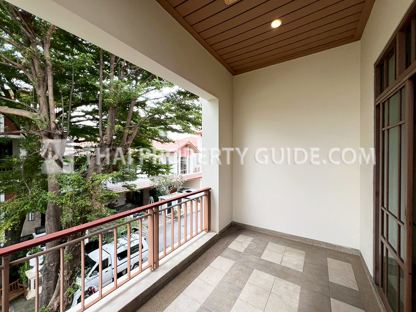 House with Private Pool in Sukhumvit 